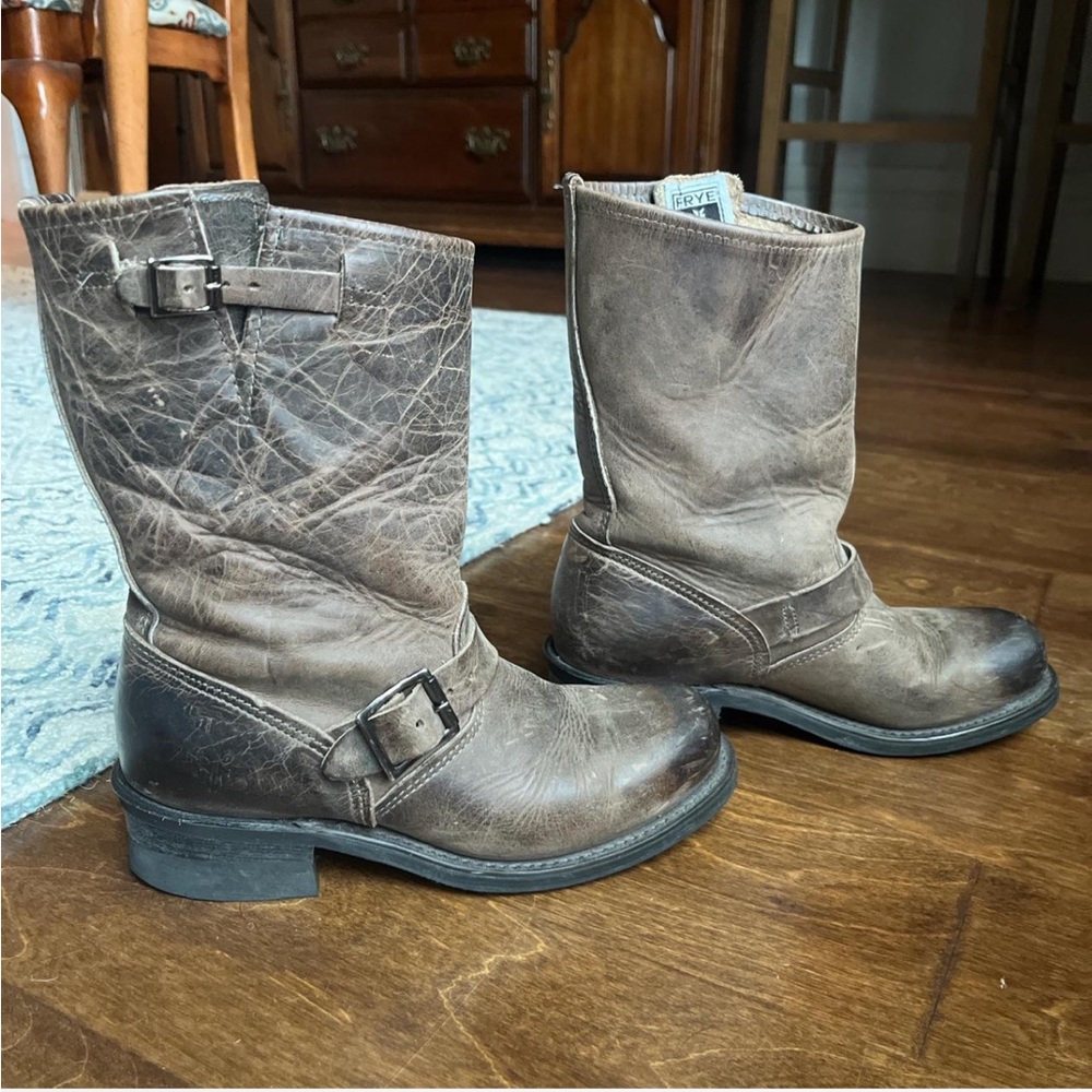 Vintage women's brown Frye engineer/buckle boots